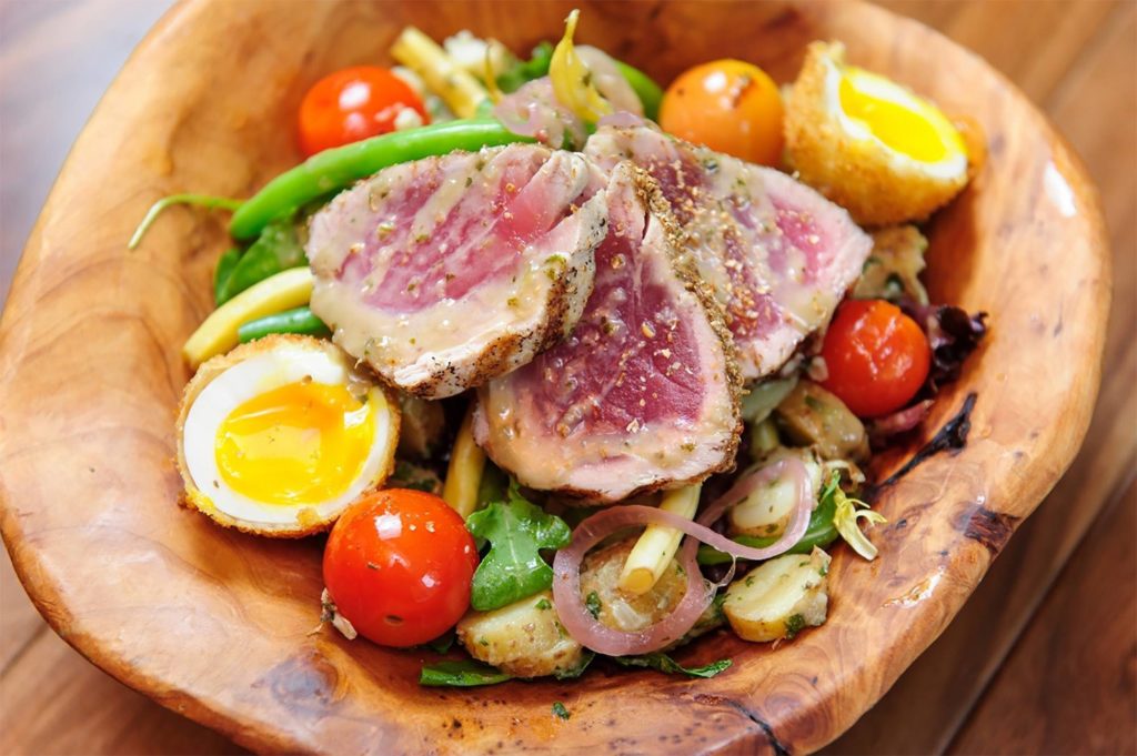 Salade Niçoise au thon grillé