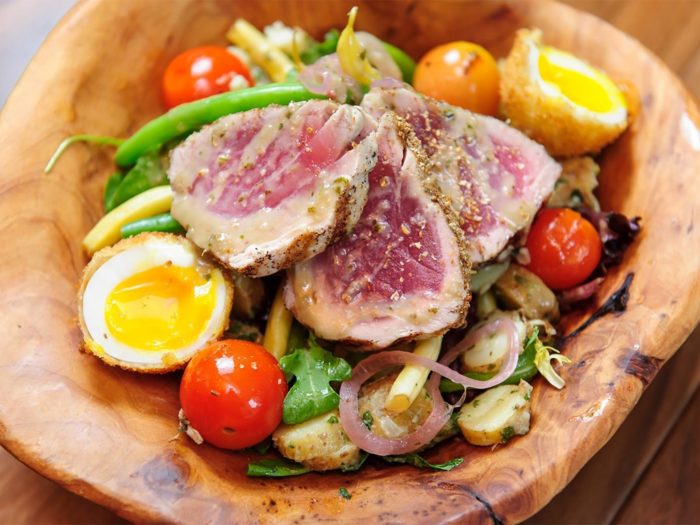 Salade Niçoise au thon grillé